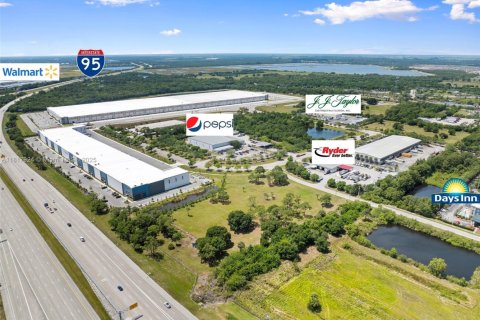 Propiedad comercial en venta en St. Lucie, Florida № 1774581 - foto 11