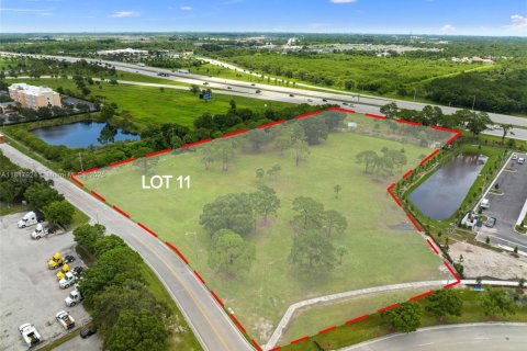Propiedad comercial en venta en St. Lucie, Florida № 1774581 - foto 5