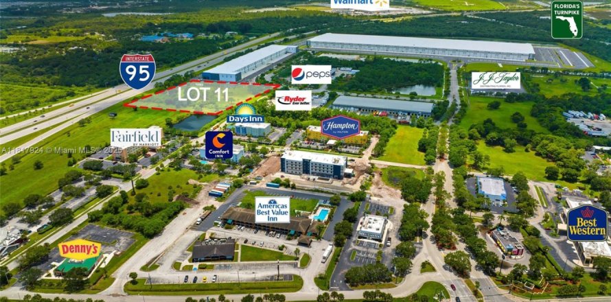 Propiedad comercial en St. Lucie, Florida № 1774581