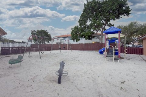 Copropriété à louer à Miami, Floride: 2 chambres, 101.26 m2 № 1944841 - photo 5