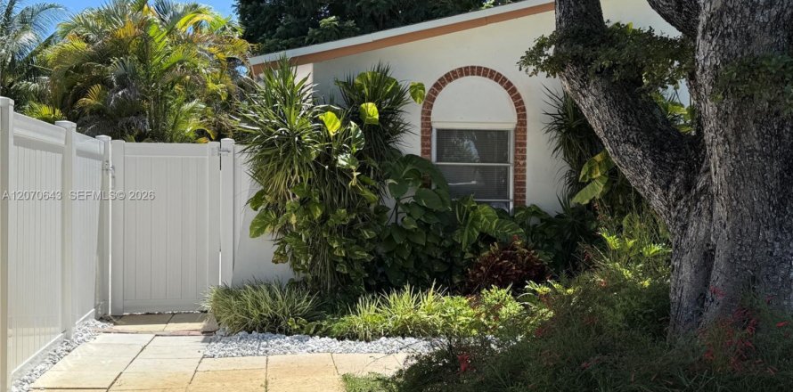 Immobilier commercial à Miami, Floride 1 chambre, 180.79 m2 № 2304150