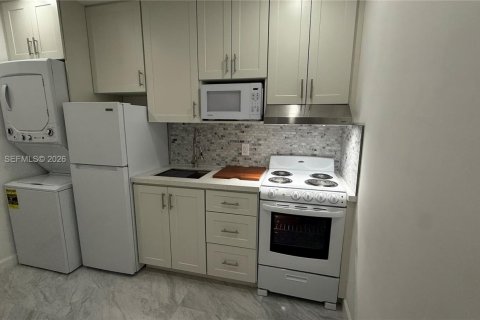 Immobilier commercial à louer à Miami, Floride: 1 chambre, 180.79 m2 № 2304150 - photo 7