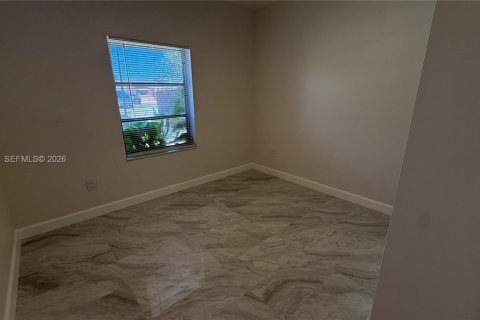 Immobilier commercial à louer à Miami, Floride: 1 chambre, 180.79 m2 № 2304150 - photo 3
