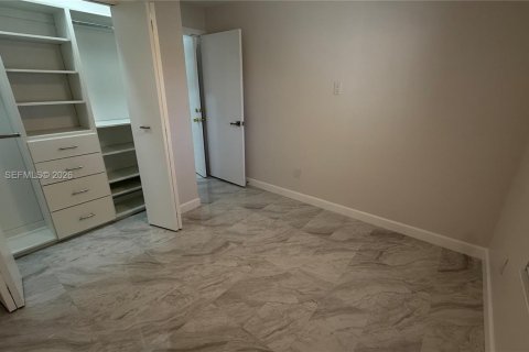 Immobilier commercial à louer à Miami, Floride: 1 chambre, 180.79 m2 № 2304150 - photo 4