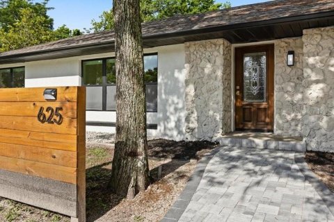 House in Oviedo, Florida 5 bedrooms, 263.84 sq.m. № 1719579 - photo 3