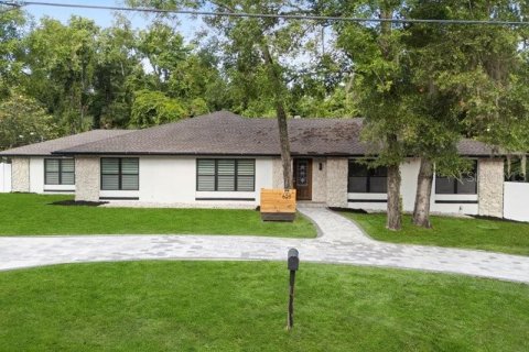 House in Oviedo, Florida 5 bedrooms, 263.84 sq.m. № 1719579 - photo 1