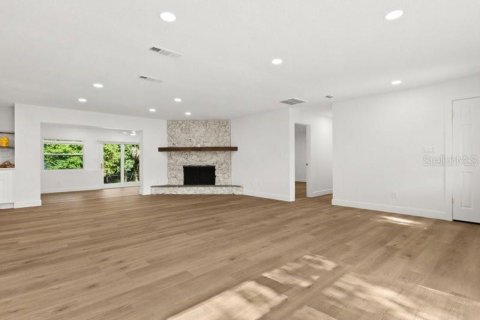 House in Oviedo, Florida 5 bedrooms, 263.84 sq.m. № 1719579 - photo 9