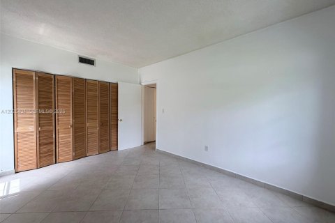 Condo in Miami, Florida, 2 bedrooms  № 2088396 - photo 22
