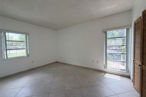 Condo in Miami, Florida, 2 bedrooms  № 2088396 - photo 21