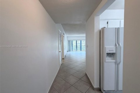 Condo in Miami, Florida, 2 bedrooms  № 2088396 - photo 6