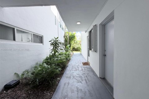 Condo in Miami, Florida, 2 bedrooms  № 2088396 - photo 4