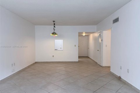Condo in Miami, Florida, 2 bedrooms  № 2088396 - photo 14