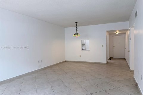 Condo in Miami, Florida, 2 bedrooms  № 2088396 - photo 15