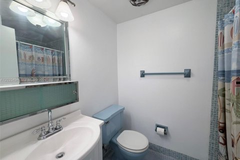 Condo in Miami, Florida, 2 bedrooms  № 2088396 - photo 18