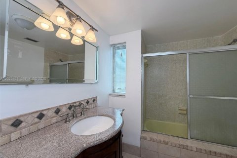 Condo in Miami, Florida, 2 bedrooms  № 2088396 - photo 28