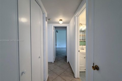 Condo in Miami, Florida, 2 bedrooms  № 2088396 - photo 24