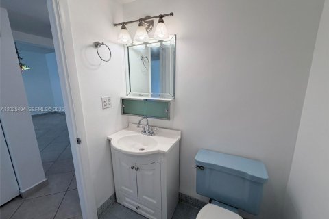 Condo in Miami, Florida, 2 bedrooms  № 2088396 - photo 19