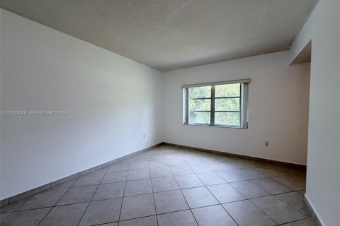 Condo in Miami, Florida, 2 bedrooms  № 2088396 - photo 25