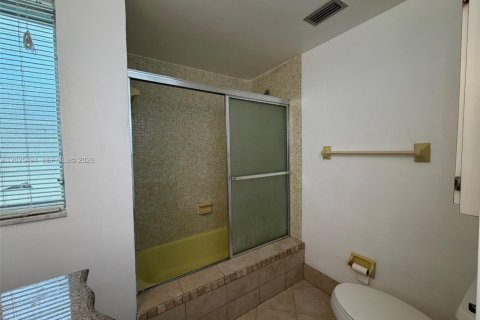 Condo in Miami, Florida, 2 bedrooms  № 2088396 - photo 29