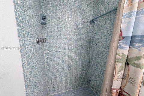 Condo in Miami, Florida, 2 bedrooms  № 2088396 - photo 20