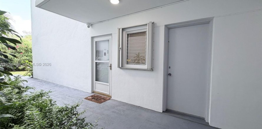 Condo in Miami, Florida, 2 bedrooms  № 2088396