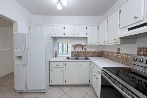 Condo in Miami, Florida, 2 bedrooms  № 2088396 - photo 7