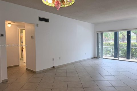 Condo in Miami, Florida, 2 bedrooms  № 2088396 - photo 16