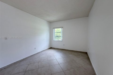 Condo in Miami, Florida, 2 bedrooms  № 2088396 - photo 23