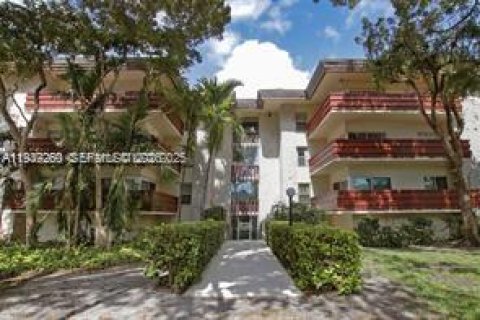 Condo in Coral Gables, Florida, 2 bedrooms  № 2057546 - photo 2