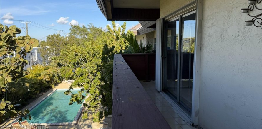 Condo in Coral Gables, Florida, 2 bedrooms  № 2057546
