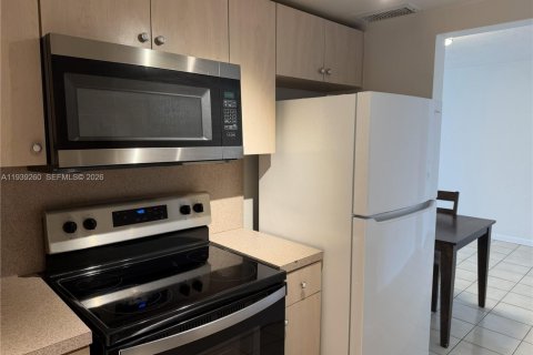 Condo in Coral Gables, Florida, 2 bedrooms  № 2057546 - photo 6