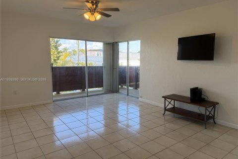 Condo in Coral Gables, Florida, 2 bedrooms  № 2057546 - photo 3