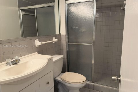 Condo in Coral Gables, Florida, 2 bedrooms  № 2057546 - photo 13