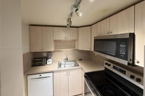 Condo in Coral Gables, Florida, 2 bedrooms  № 2057546 - photo 5