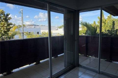 Condo in Coral Gables, Florida, 2 bedrooms  № 2057546 - photo 8