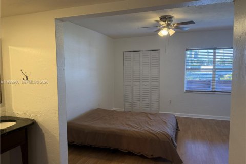 Condo in Coral Gables, Florida, 2 bedrooms  № 2057546 - photo 10