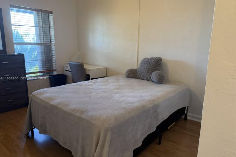 Condo in Coral Gables, Florida, 2 bedrooms  № 2057546 - photo 12