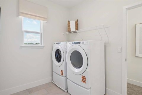 Casa en venta en Weeki Wachee, Florida, 4 dormitorios, 307.79 m2 № 2217434 - foto 26