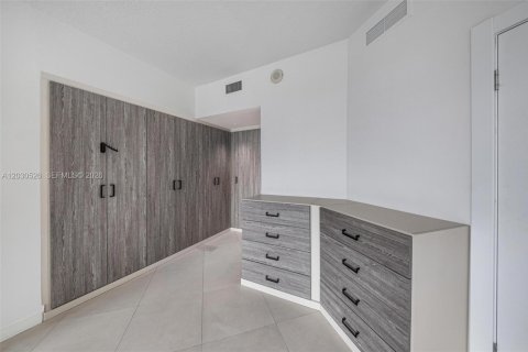 Купить кондоминиум в Майами, Флорида 3 спальни, 224.36м2, № 2145917 - фото 27