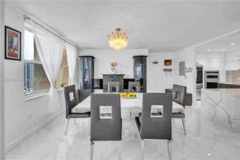 Copropriété à louer à Hallandale Beach, Floride: 2 chambres, 118.45 m2 № 2086972 - photo 10