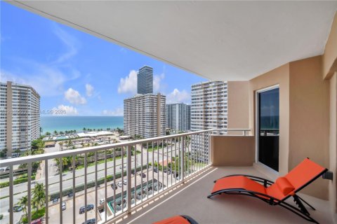 Copropriété à louer à Hallandale Beach, Floride: 2 chambres, 118.45 m2 № 2086972 - photo 9