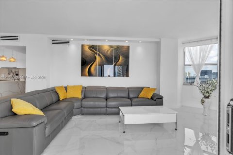 Copropriété à louer à Hallandale Beach, Floride: 2 chambres, 118.45 m2 № 2086972 - photo 3