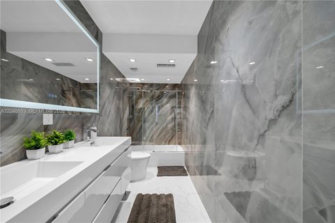 Copropriété à louer à Hallandale Beach, Floride: 2 chambres, 118.45 m2 № 2086972 - photo 23