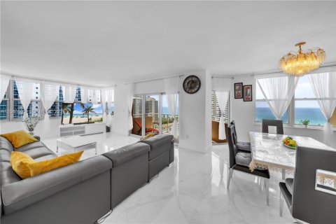 Condo à Hallandale Beach, Floride, 2 chambres  № 2086972
