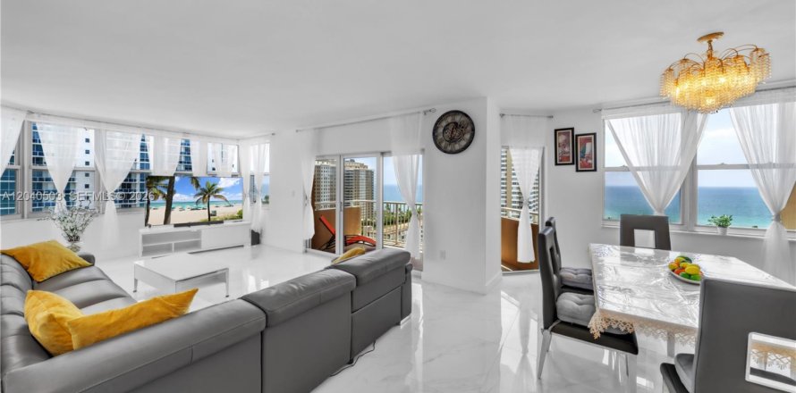 Condo à Hallandale Beach, Floride, 2 chambres  № 2086972