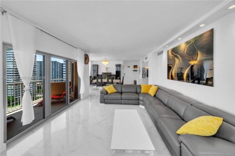 Copropriété à louer à Hallandale Beach, Floride: 2 chambres, 118.45 m2 № 2086972 - photo 5