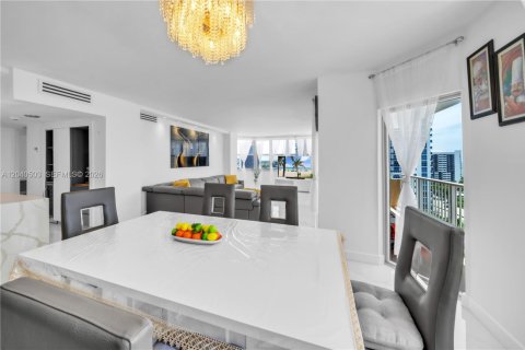 Copropriété à louer à Hallandale Beach, Floride: 2 chambres, 118.45 m2 № 2086972 - photo 11