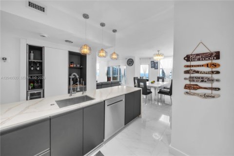 Copropriété à louer à Hallandale Beach, Floride: 2 chambres, 118.45 m2 № 2086972 - photo 15
