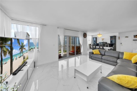 Copropriété à louer à Hallandale Beach, Floride: 2 chambres, 118.45 m2 № 2086972 - photo 4