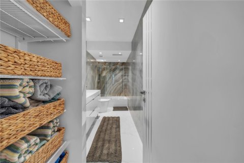 Copropriété à louer à Hallandale Beach, Floride: 2 chambres, 118.45 m2 № 2086972 - photo 24